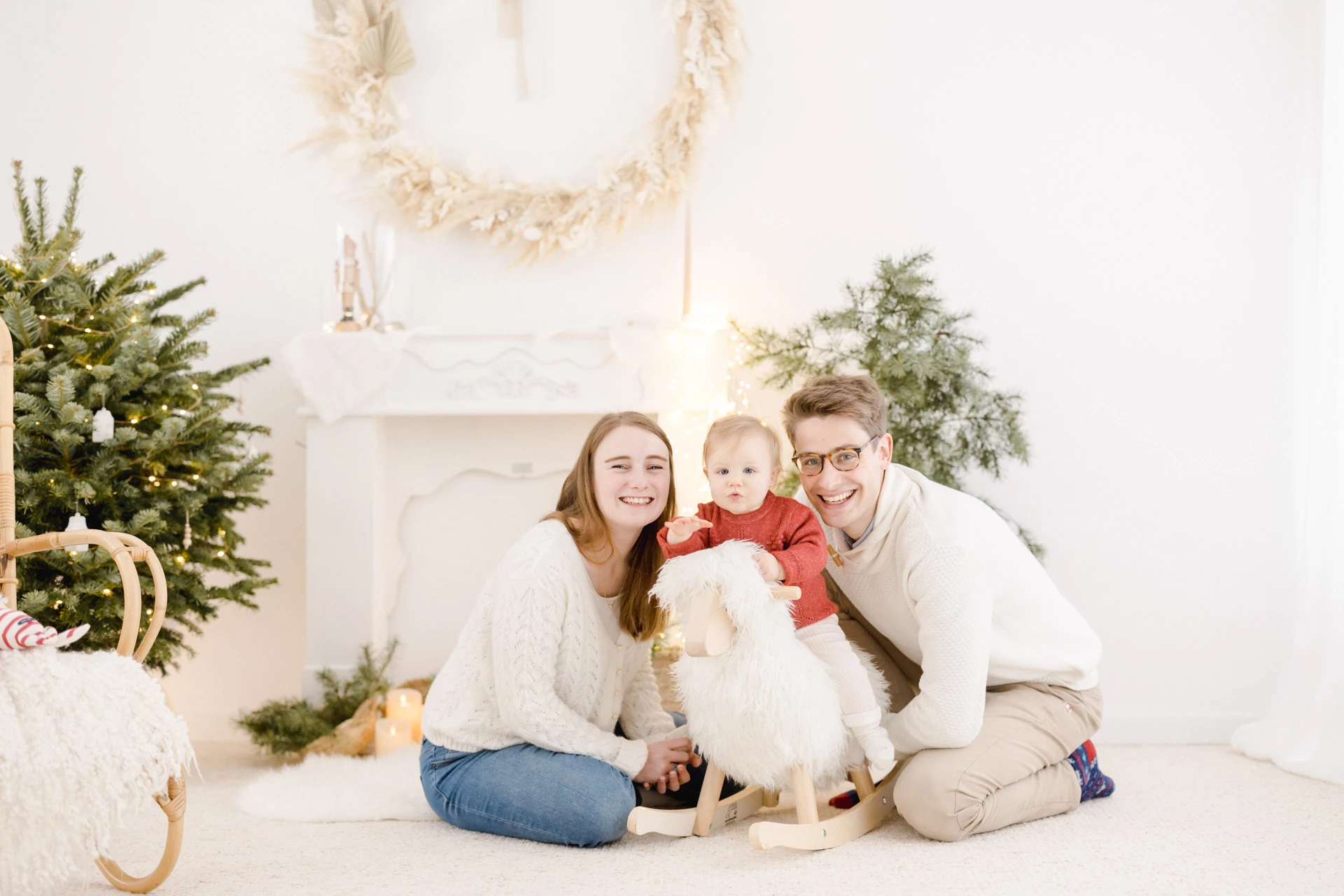 bonheur événement enfant sourire beige